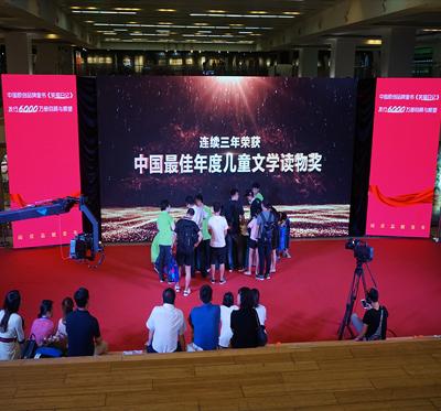 P3.91 P4.81 Wynajem ekranu LED do występów na żywo na zewnątrz Wyświetlacz LED Wodoodporny Ekran sceniczny Wysoka jasność Ekran tła Ściana LED 5