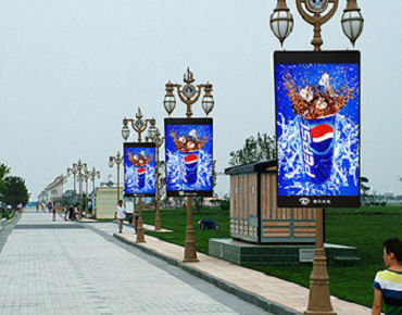 Outdoor Street Light Pole Led Display  Advertising P4 Screen Wireless Centralized Management Sign